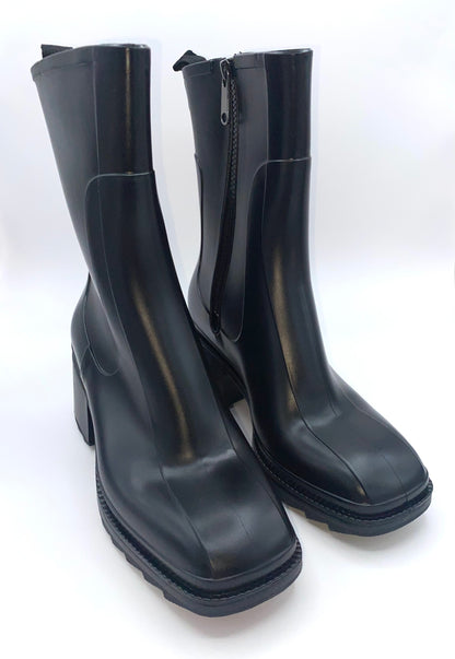 Maxima Black Boot