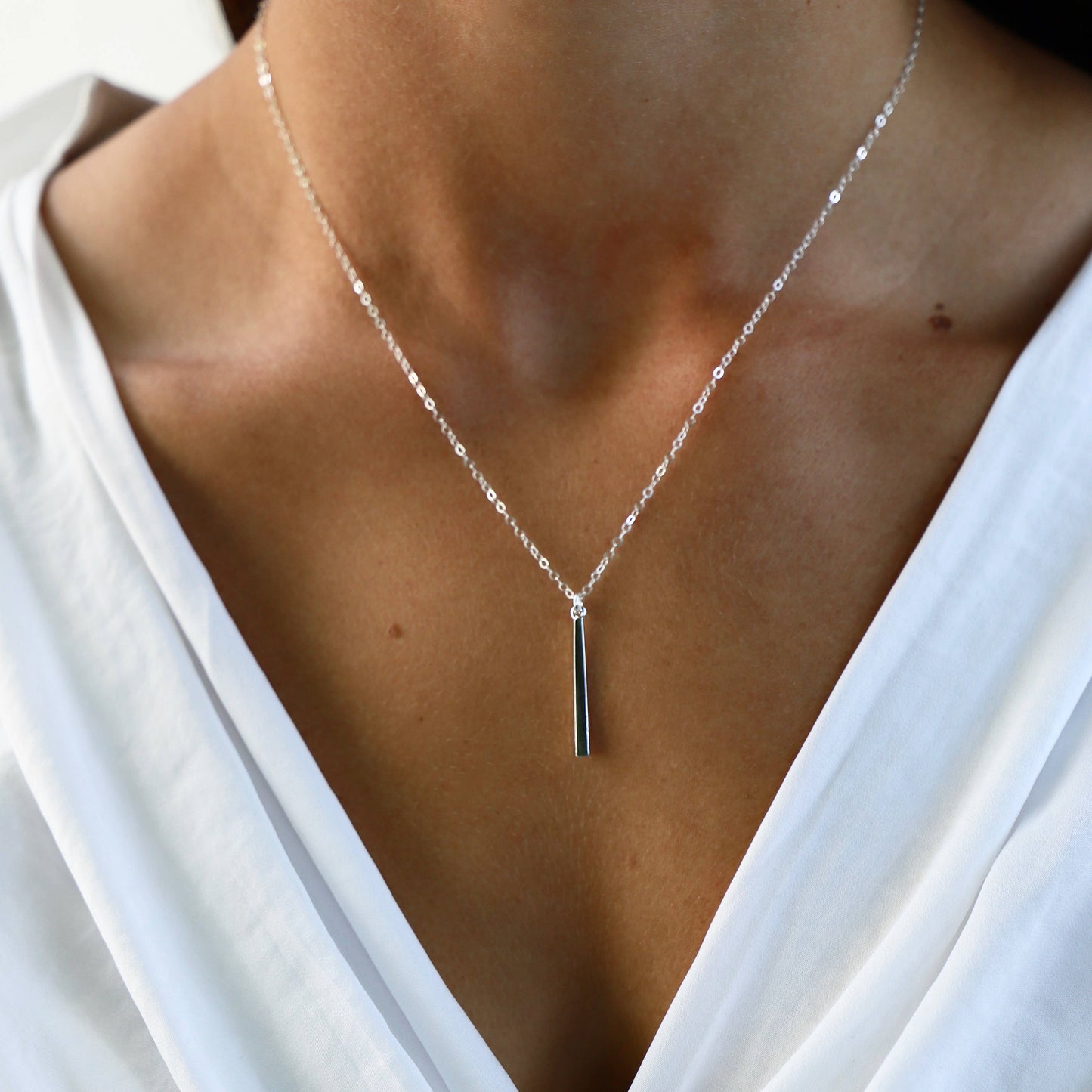 PETITE BAR NECKLACE